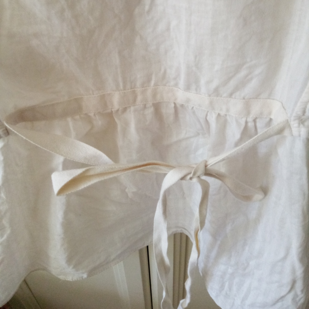 Marc Jacobs Ruffled Top. - Picture 3 of 8